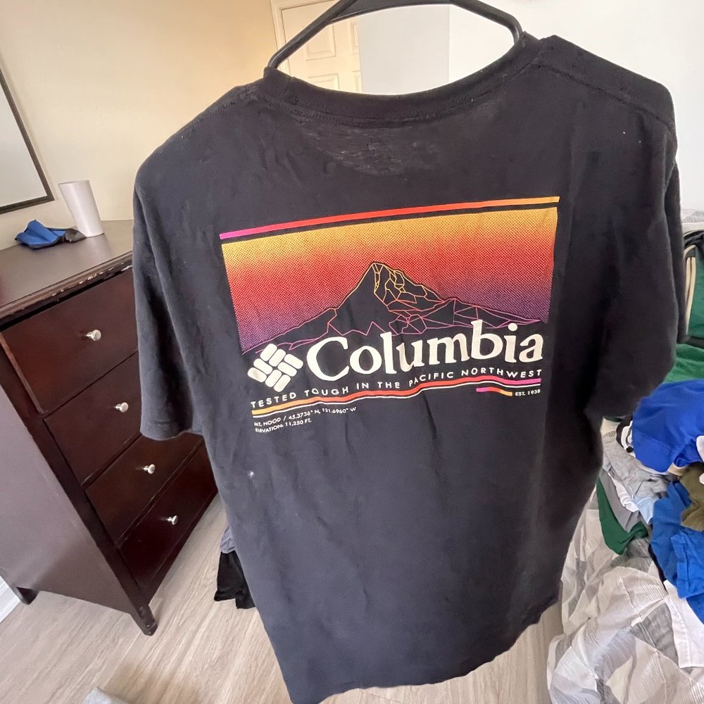 Columbia T-shirt